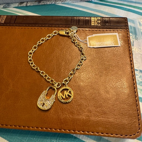 Michael Kors Pave Padlock Logo Chain Bracelet Goldtone Brass NWT - Picture 13 of 16